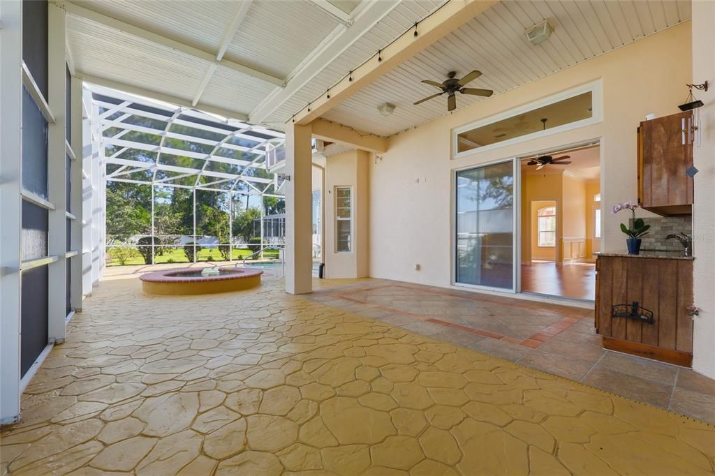 Activo con contrato: $530,000 (4 camas, 3 baños, 2693 Pies cuadrados)