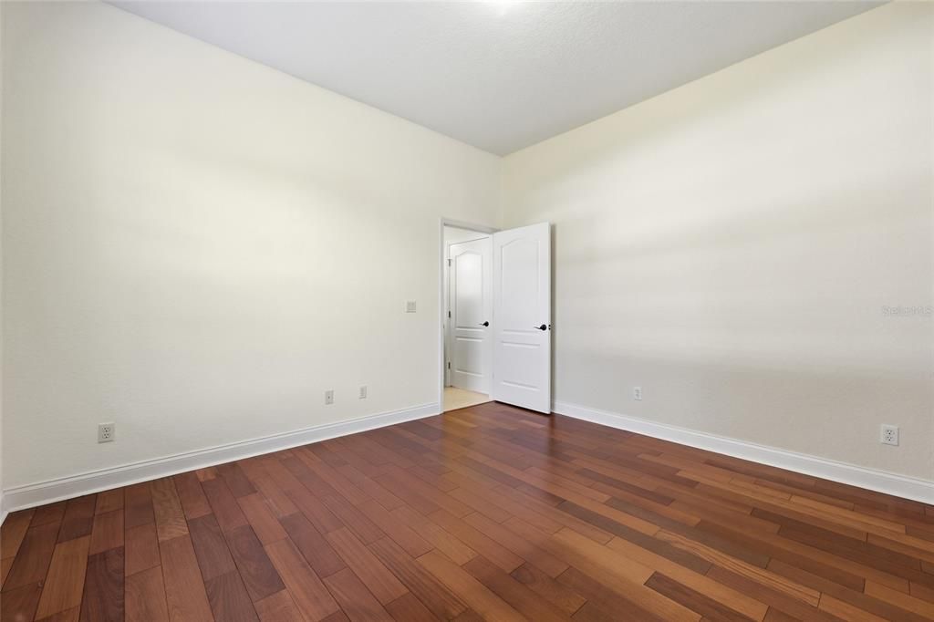 Activo con contrato: $530,000 (4 camas, 3 baños, 2693 Pies cuadrados)