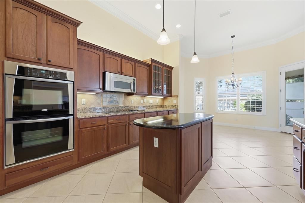 Activo con contrato: $530,000 (4 camas, 3 baños, 2693 Pies cuadrados)