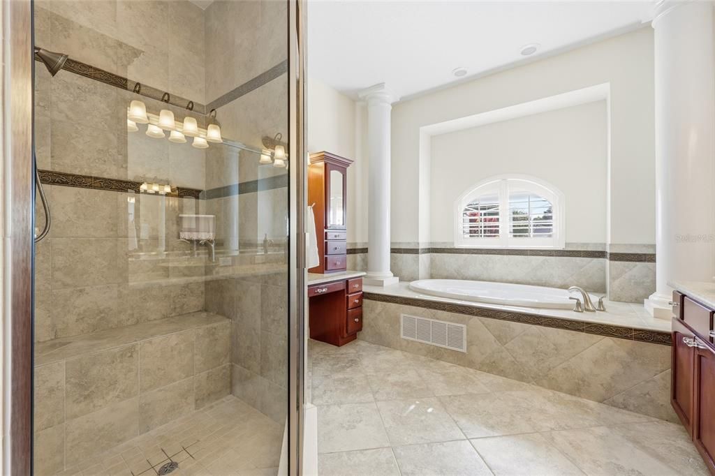 Activo con contrato: $530,000 (4 camas, 3 baños, 2693 Pies cuadrados)