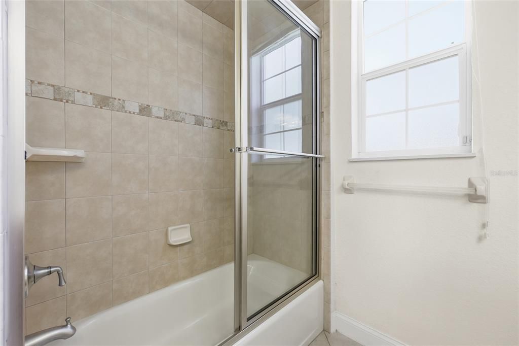 Activo con contrato: $530,000 (4 camas, 3 baños, 2693 Pies cuadrados)