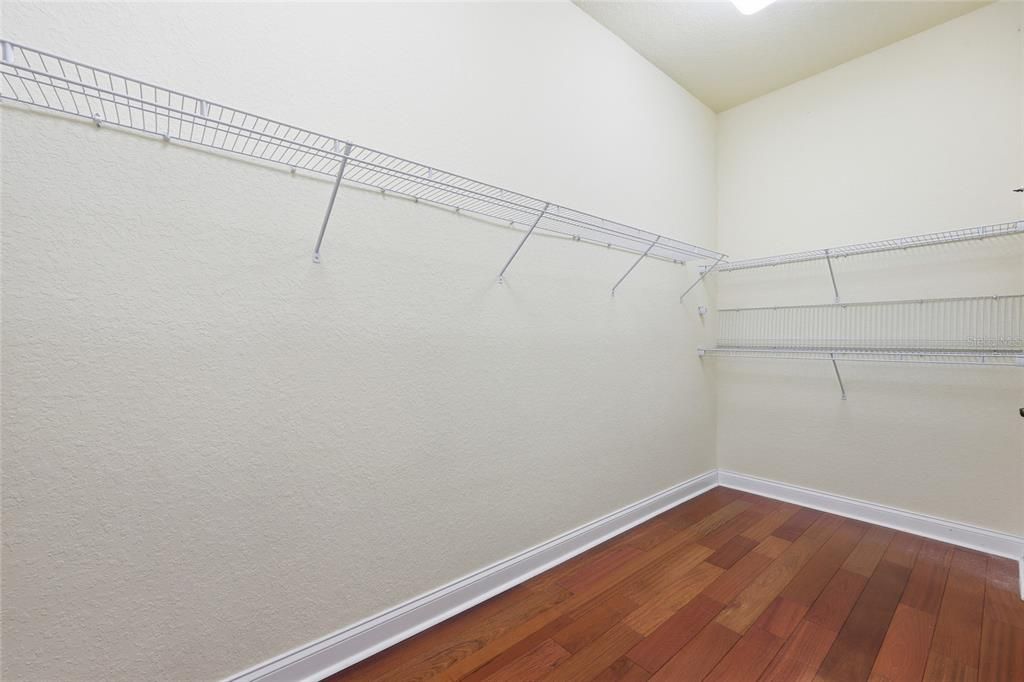 Activo con contrato: $530,000 (4 camas, 3 baños, 2693 Pies cuadrados)