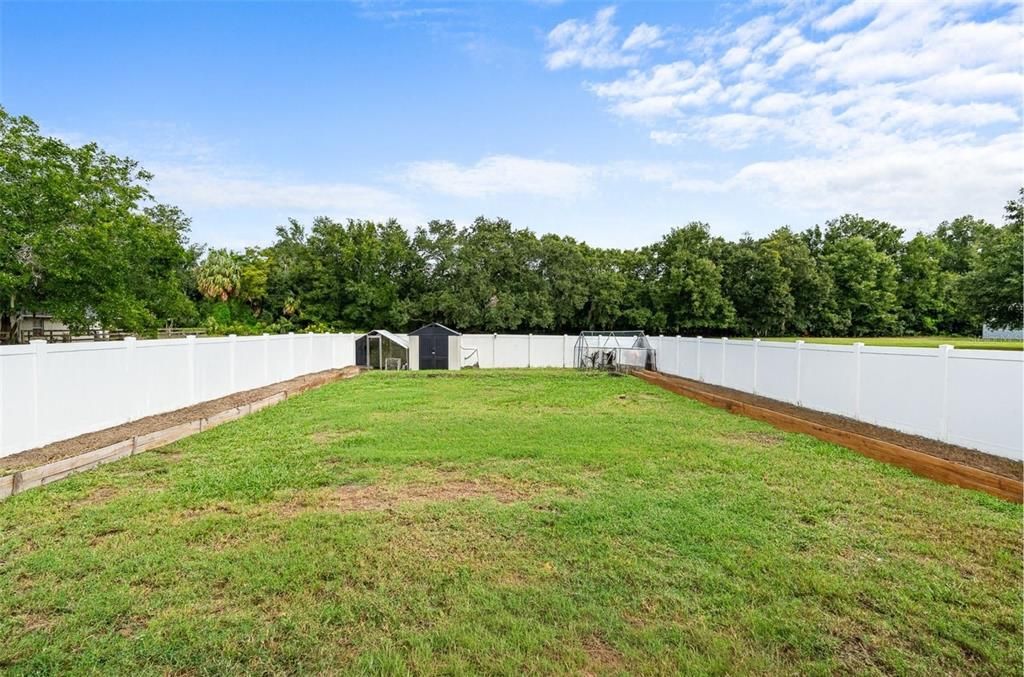 合同活跃: $349,998 (4 贝兹, 2 浴室, 1618 平方英尺)