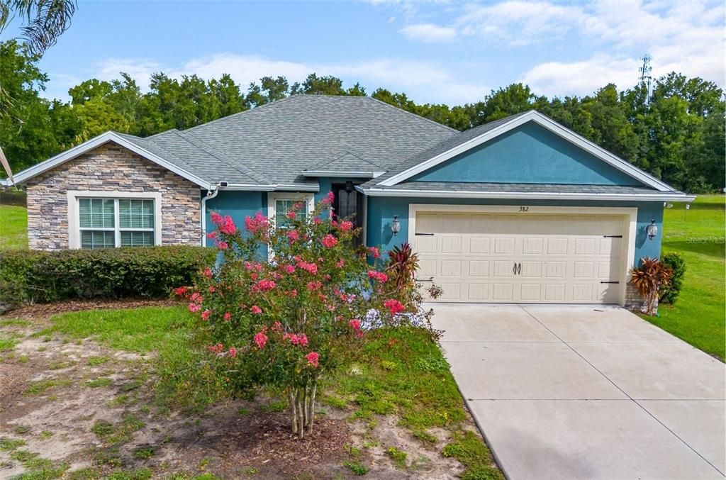 合同活跃: $349,998 (4 贝兹, 2 浴室, 1618 平方英尺)