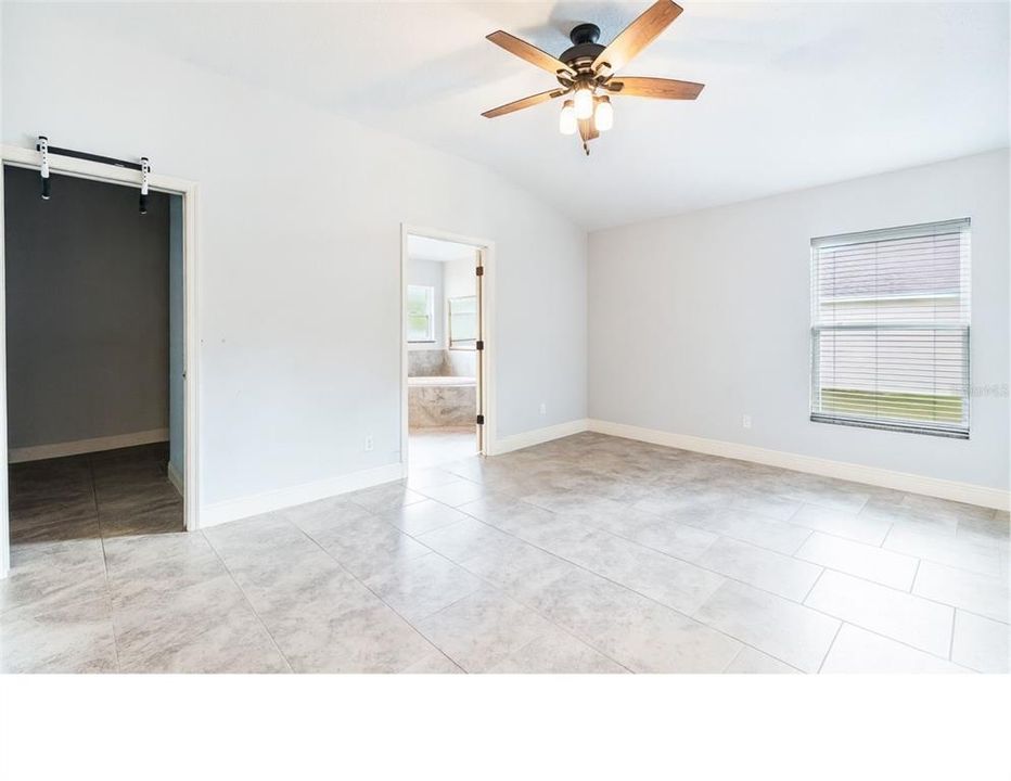 合同活跃: $349,998 (4 贝兹, 2 浴室, 1618 平方英尺)