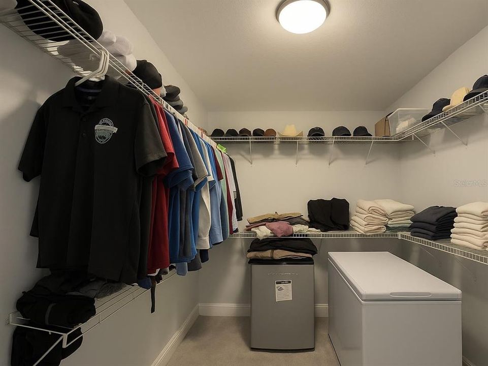 合同活跃: $349,998 (4 贝兹, 2 浴室, 1618 平方英尺)