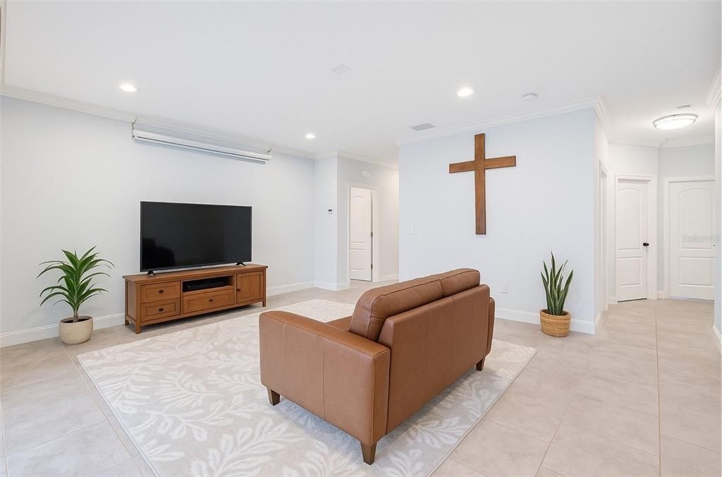 合同活跃: $349,998 (4 贝兹, 2 浴室, 1618 平方英尺)