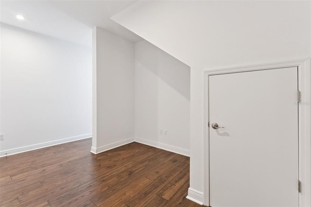 待售: $449,900 (2 贝兹, 2 浴室, 1649 平方英尺)