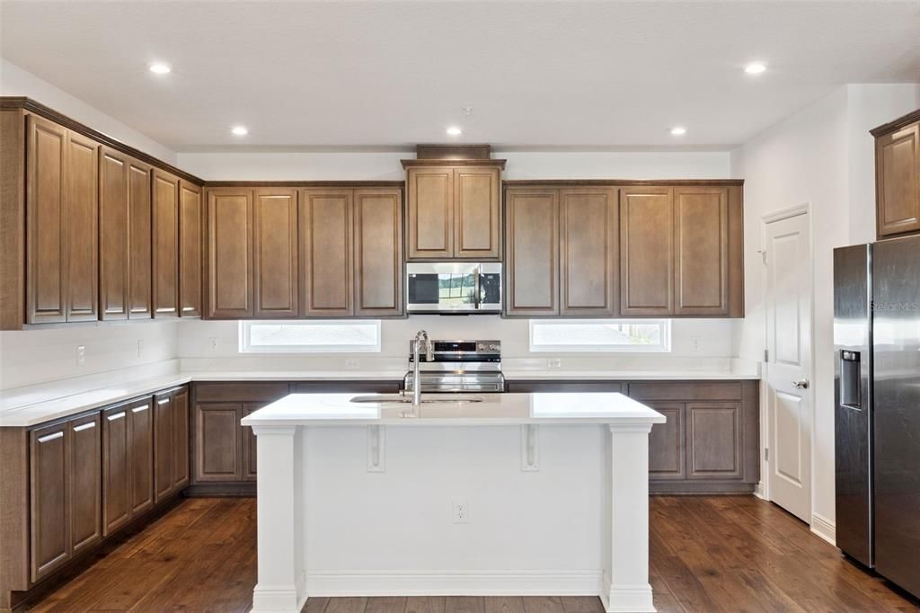 待售: $449,900 (2 贝兹, 2 浴室, 1649 平方英尺)