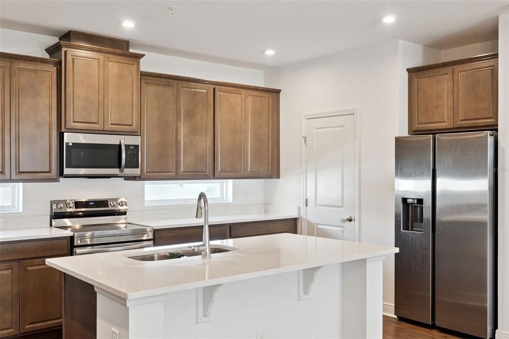 待售: $449,900 (2 贝兹, 2 浴室, 1649 平方英尺)