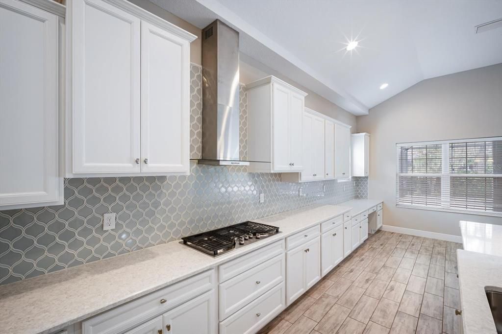 Под контрактом: $779,900 (5 спален, 4 ванн, 3148 Квадратных фут)