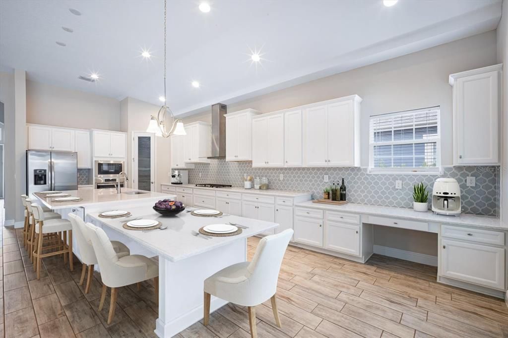 Под контрактом: $779,900 (5 спален, 4 ванн, 3148 Квадратных фут)