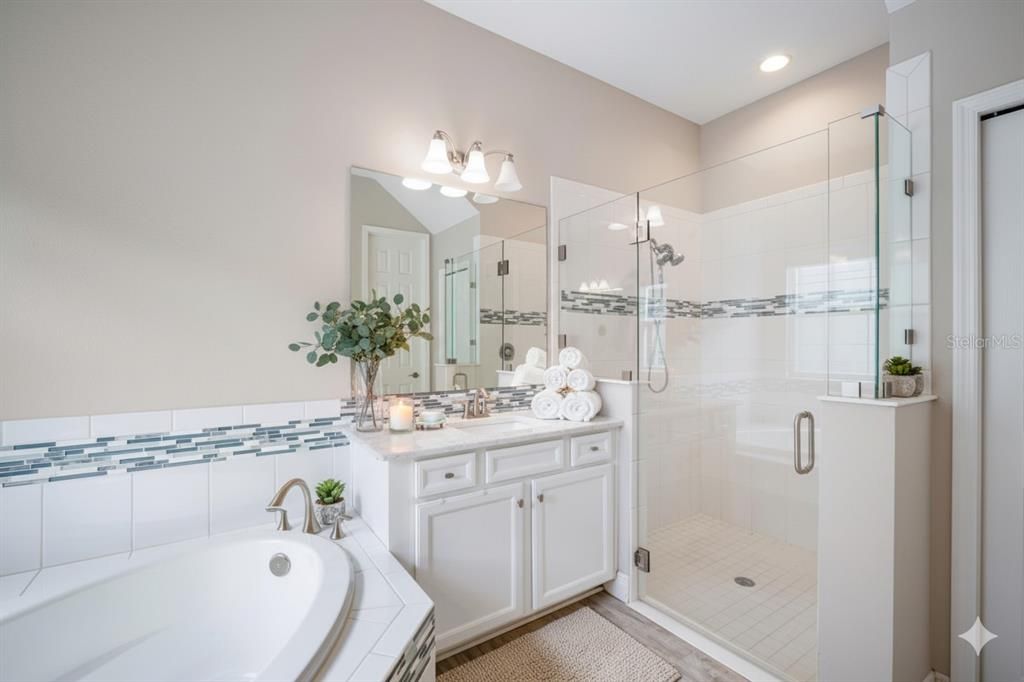 Под контрактом: $779,900 (5 спален, 4 ванн, 3148 Квадратных фут)