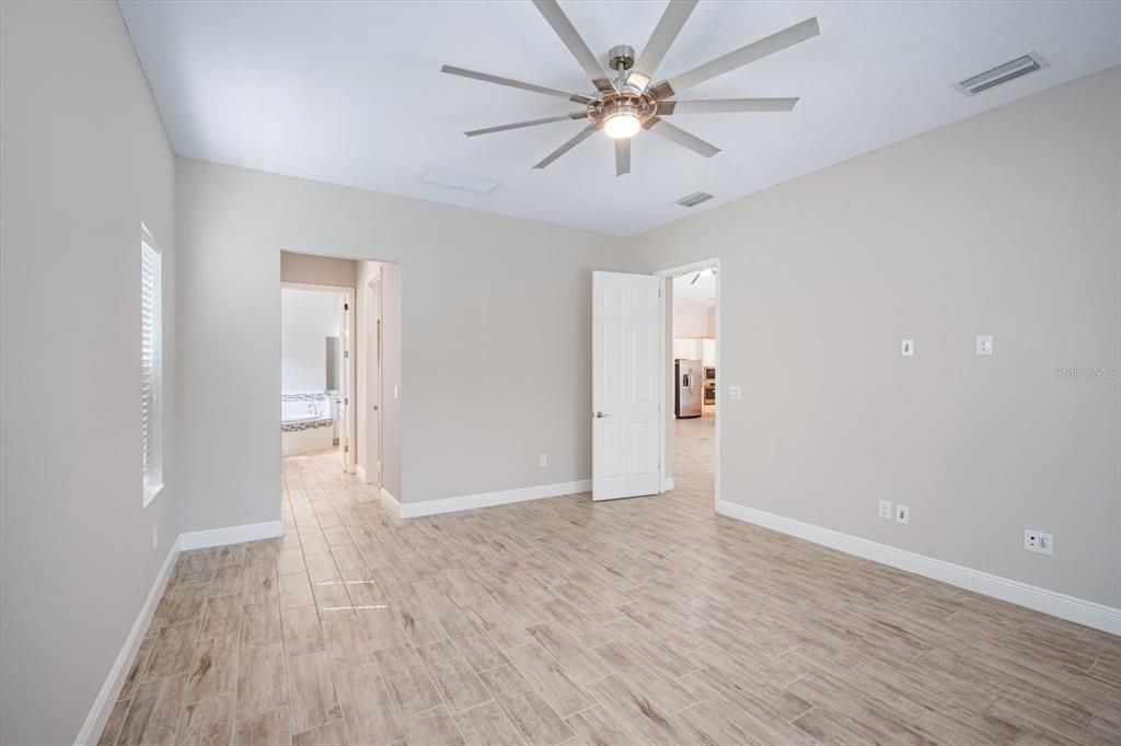 Под контрактом: $779,900 (5 спален, 4 ванн, 3148 Квадратных фут)