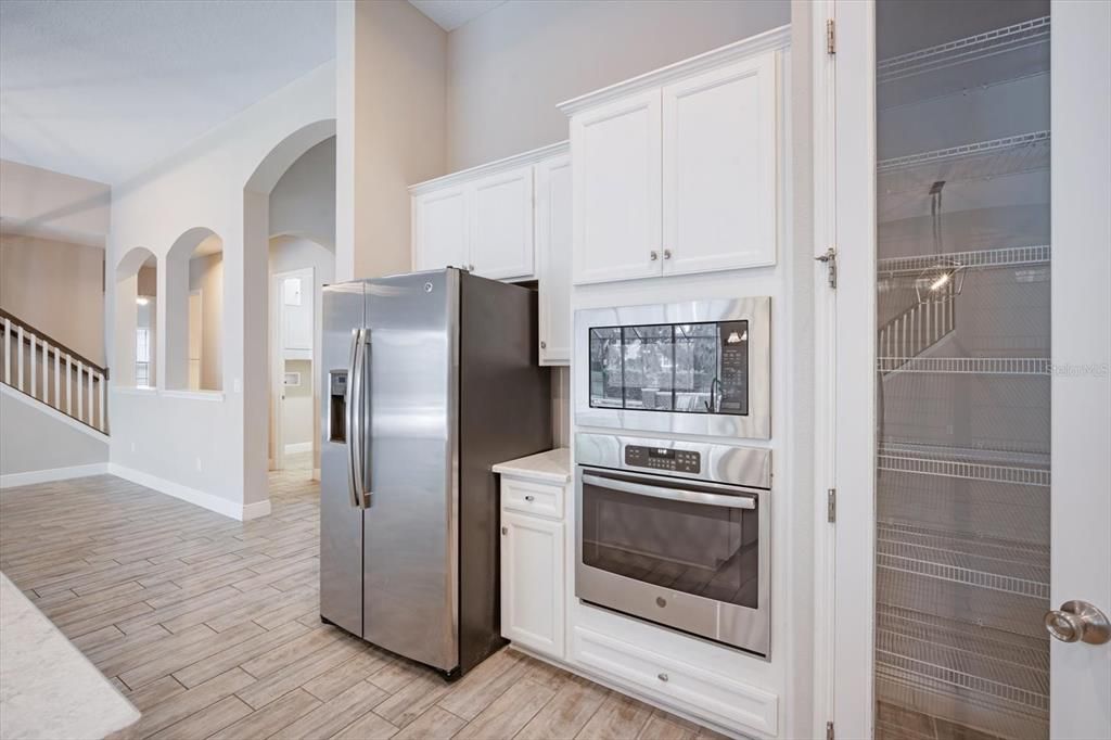 Под контрактом: $779,900 (5 спален, 4 ванн, 3148 Квадратных фут)