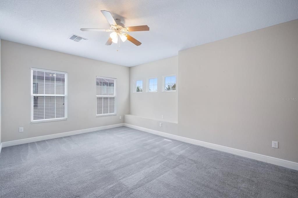 Под контрактом: $779,900 (5 спален, 4 ванн, 3148 Квадратных фут)