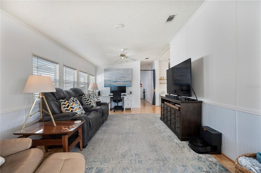 待售: $175,000 (2 贝兹, 2 浴室, 1116 平方英尺)