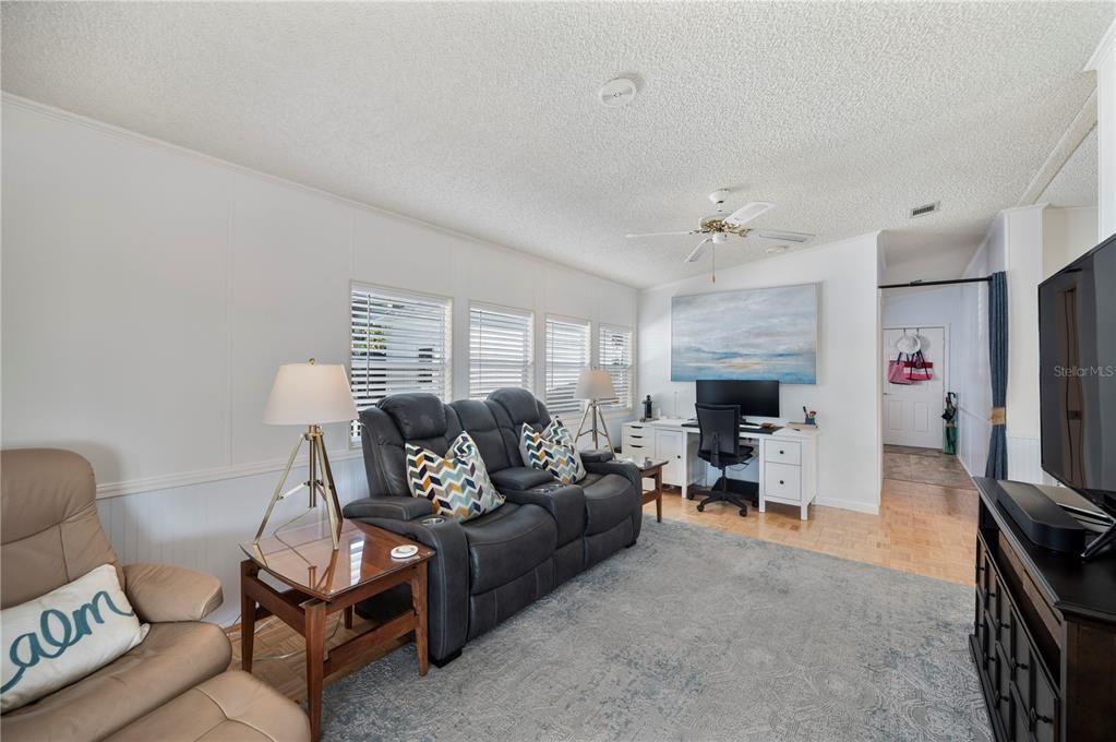 待售: $175,000 (2 贝兹, 2 浴室, 1116 平方英尺)