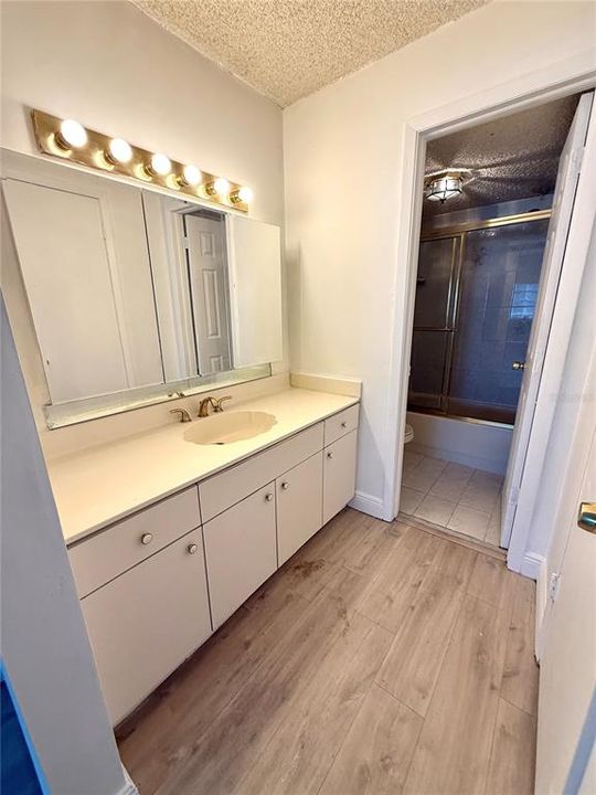 Под контрактом: $249,990 (2 спален, 2 ванн, 1126 Квадратных фут)