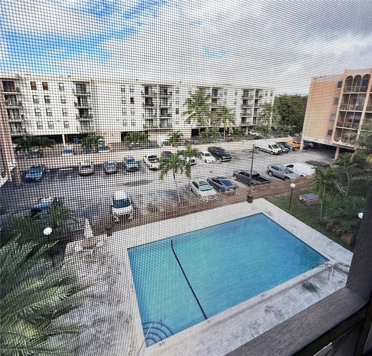 Под контрактом: $249,990 (2 спален, 2 ванн, 1126 Квадратных фут)