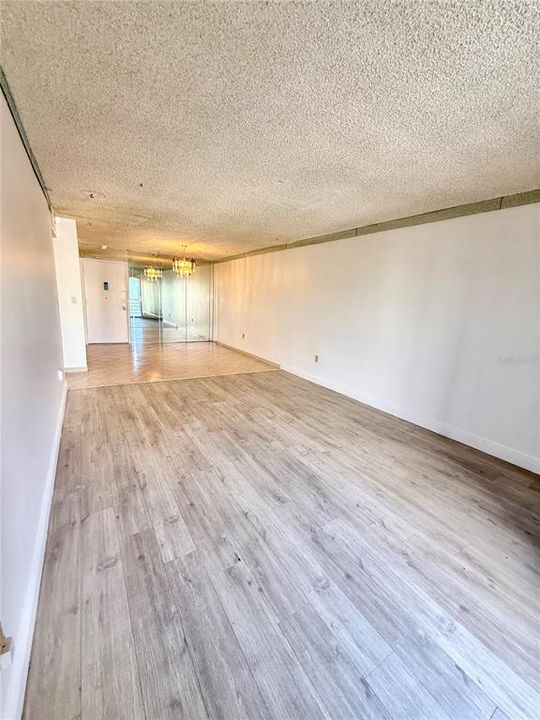 Под контрактом: $249,990 (2 спален, 2 ванн, 1126 Квадратных фут)