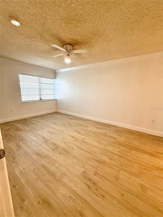 Под контрактом: $249,990 (2 спален, 2 ванн, 1126 Квадратных фут)