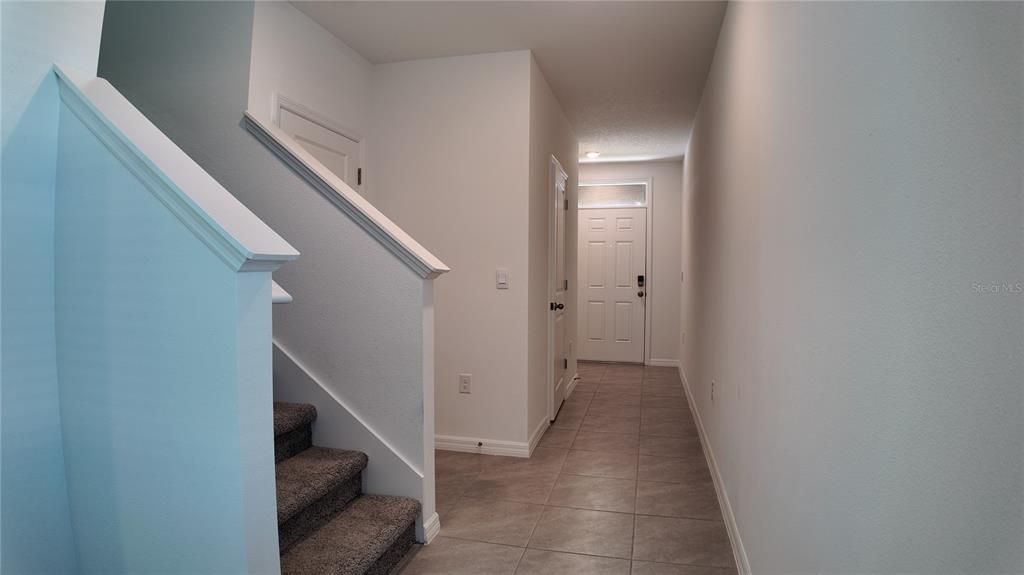 Activo con contrato: $2,200 (4 camas, 2 baños, 2305 Pies cuadrados)