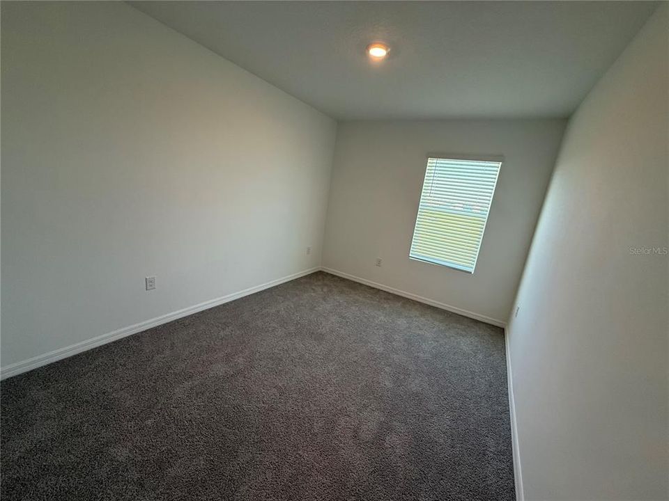 Activo con contrato: $2,200 (4 camas, 2 baños, 2305 Pies cuadrados)