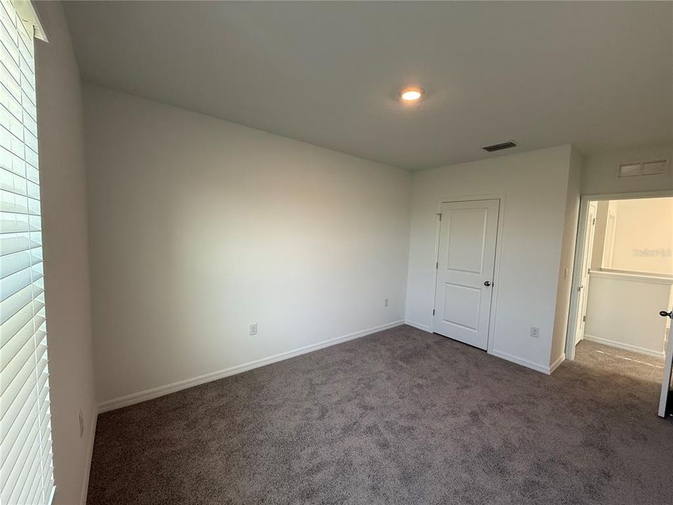 Activo con contrato: $2,200 (4 camas, 2 baños, 2305 Pies cuadrados)