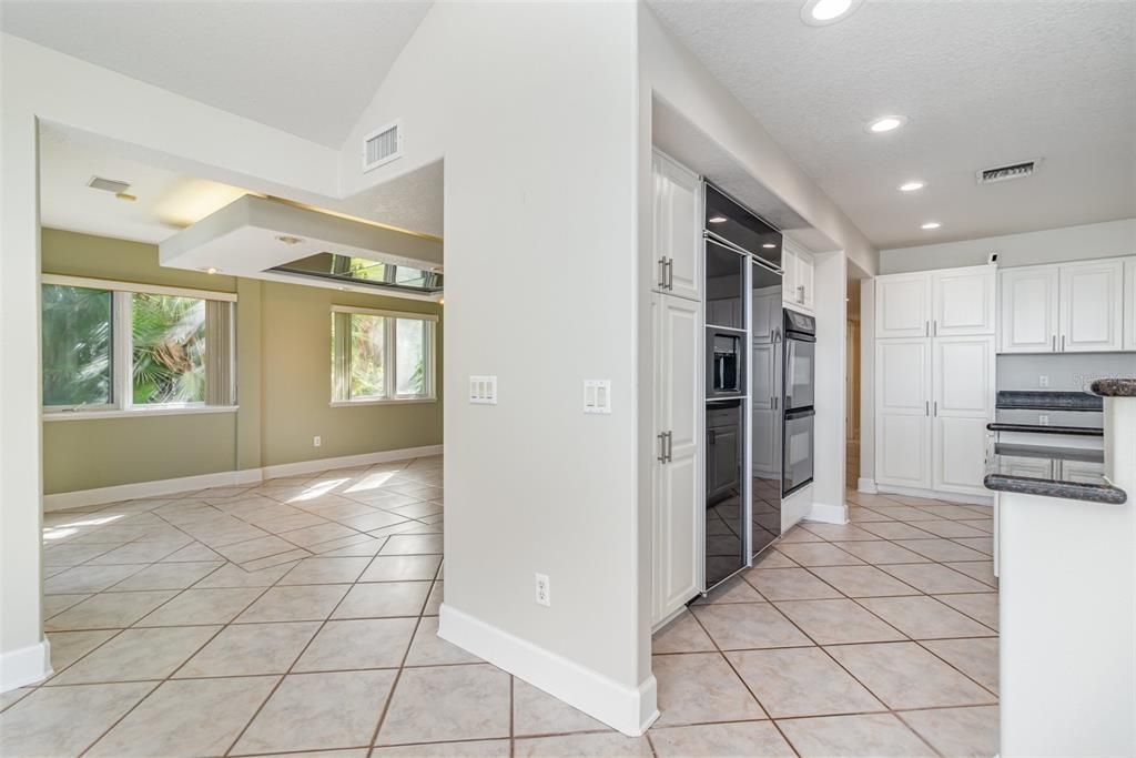 For Sale: $3,350,000 (5 beds, 4 baths, 6834 Square Feet)