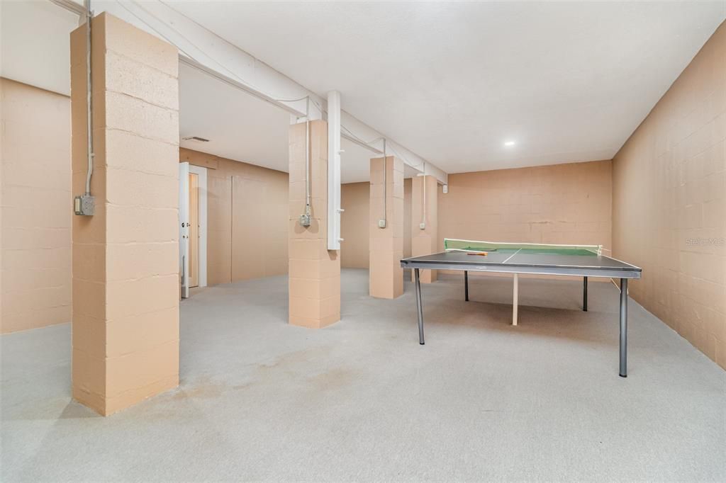 For Sale: $3,350,000 (5 beds, 4 baths, 6834 Square Feet)