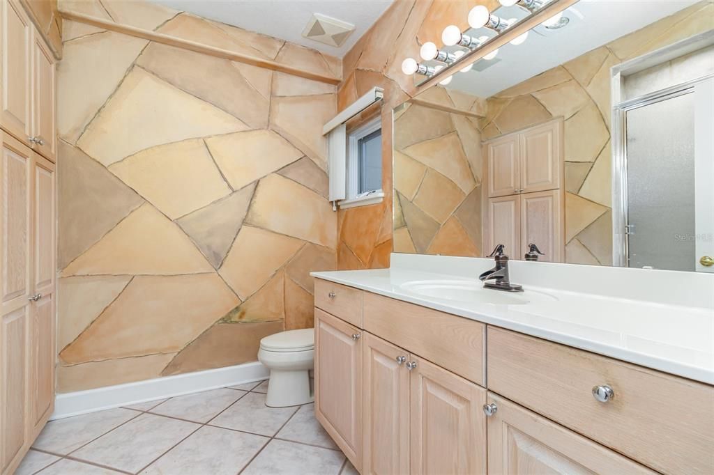 For Sale: $3,350,000 (5 beds, 4 baths, 6834 Square Feet)