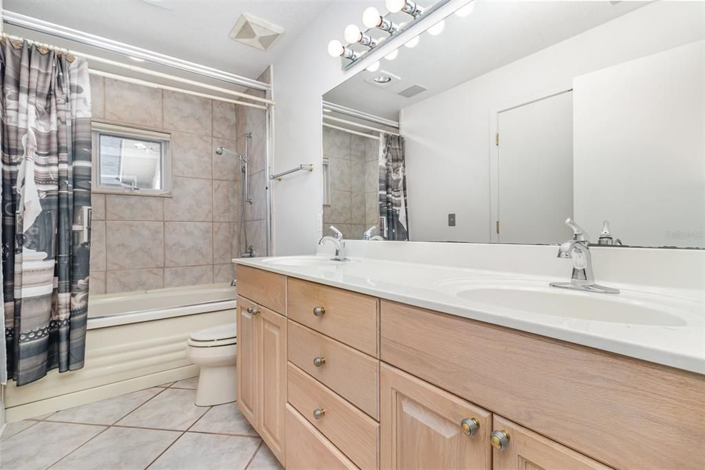 For Sale: $3,350,000 (5 beds, 4 baths, 6834 Square Feet)