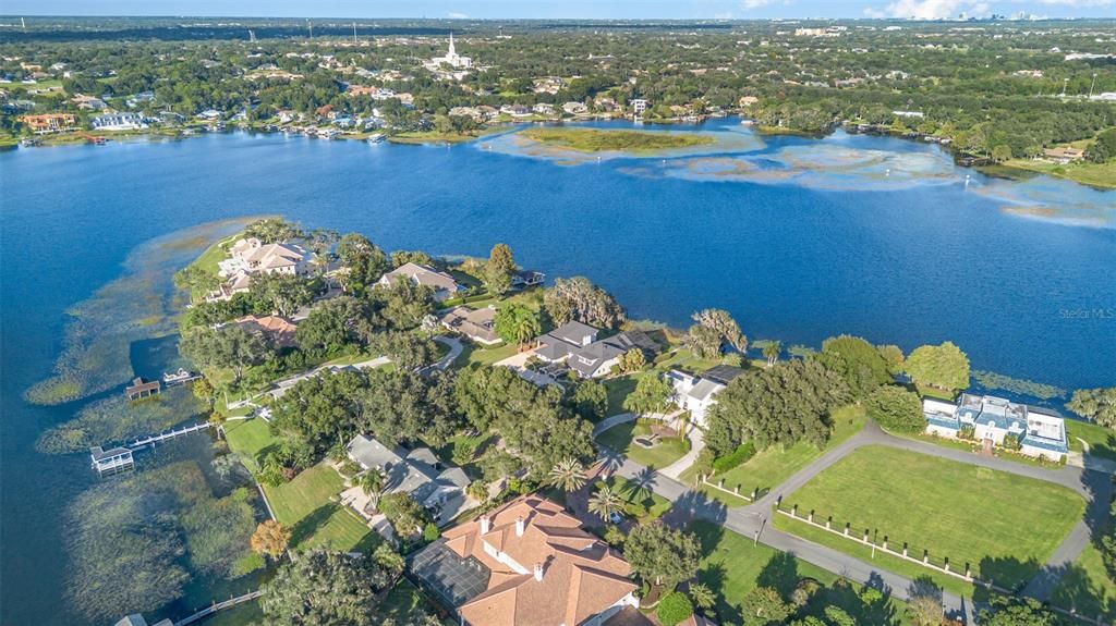 For Sale: $3,350,000 (5 beds, 4 baths, 6834 Square Feet)