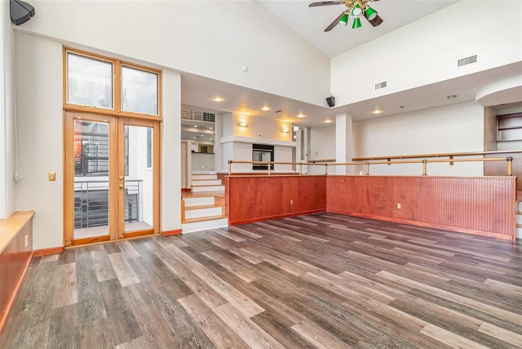 For Sale: $3,350,000 (5 beds, 4 baths, 6834 Square Feet)