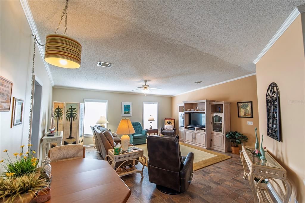 待售: $195,000 (2 贝兹, 2 浴室, 1501 平方英尺)