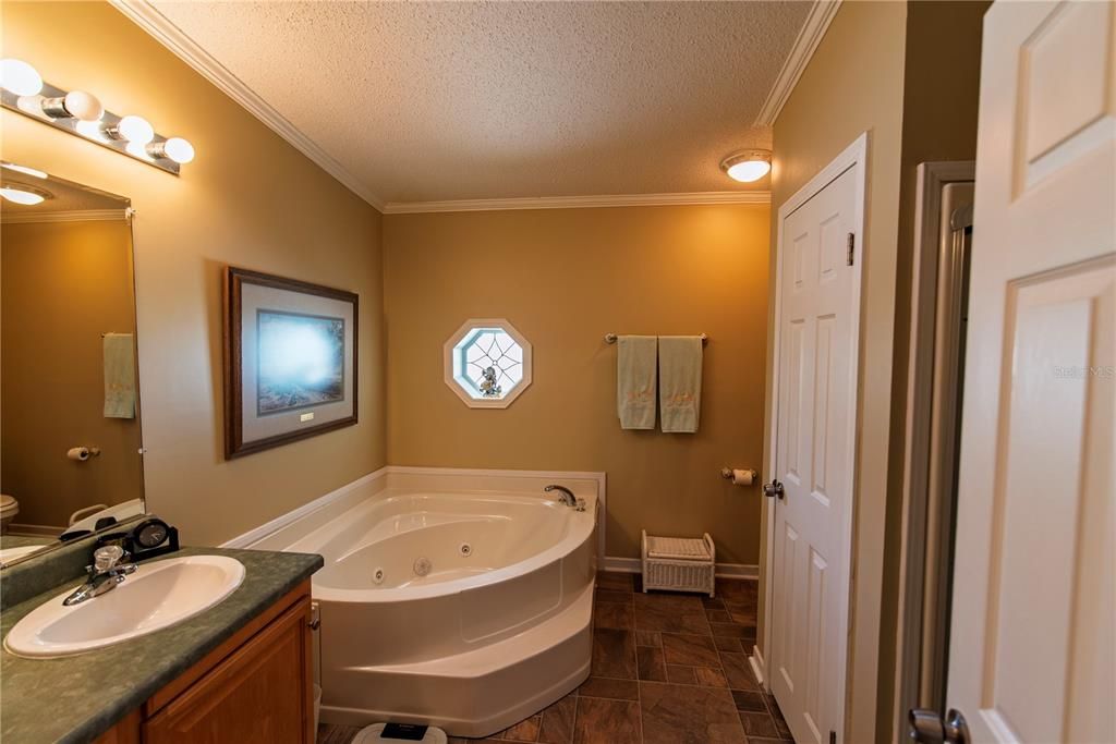 待售: $195,000 (2 贝兹, 2 浴室, 1501 平方英尺)