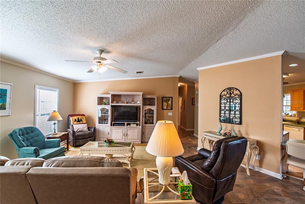 待售: $195,000 (2 贝兹, 2 浴室, 1501 平方英尺)