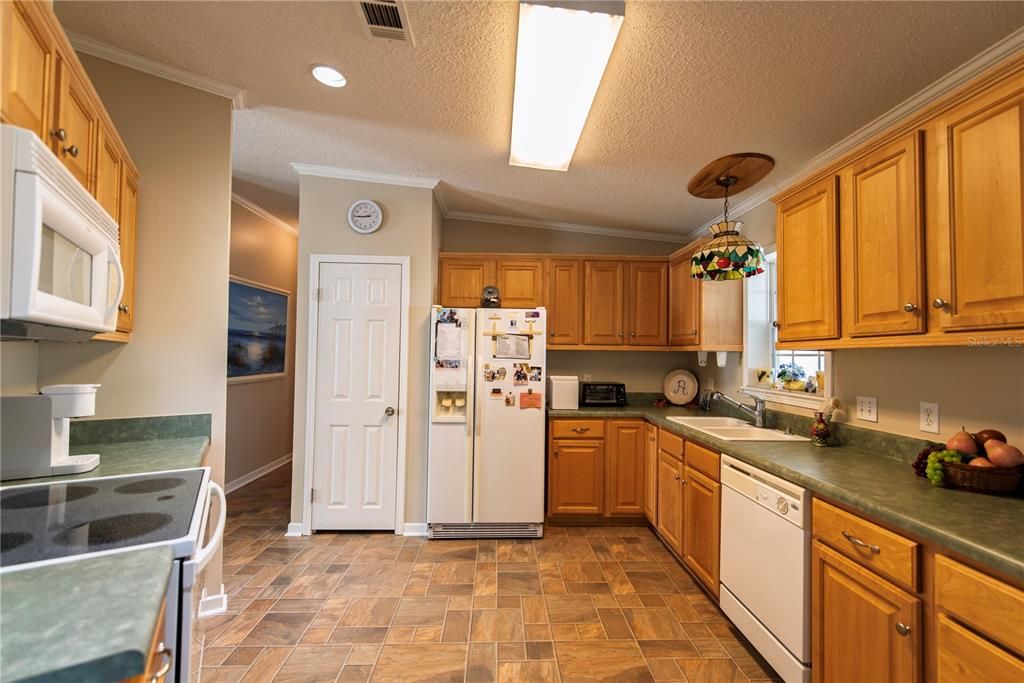 待售: $195,000 (2 贝兹, 2 浴室, 1501 平方英尺)