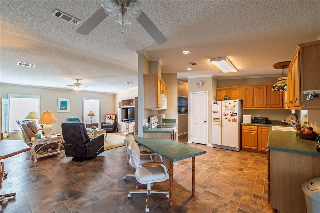 待售: $195,000 (2 贝兹, 2 浴室, 1501 平方英尺)