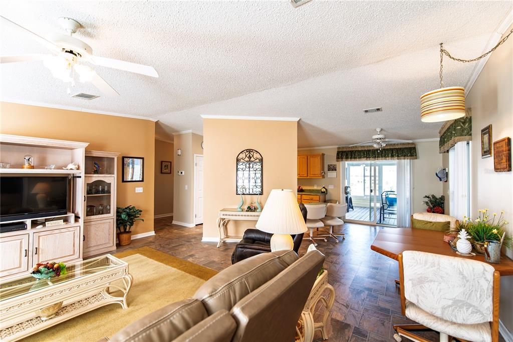 待售: $195,000 (2 贝兹, 2 浴室, 1501 平方英尺)