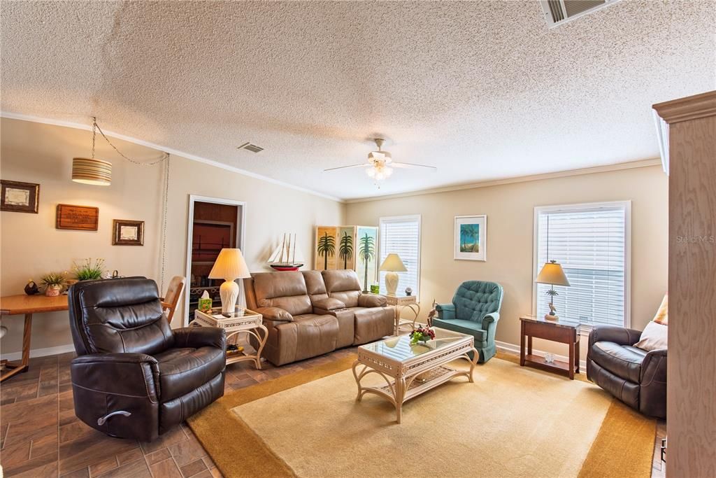 待售: $195,000 (2 贝兹, 2 浴室, 1501 平方英尺)