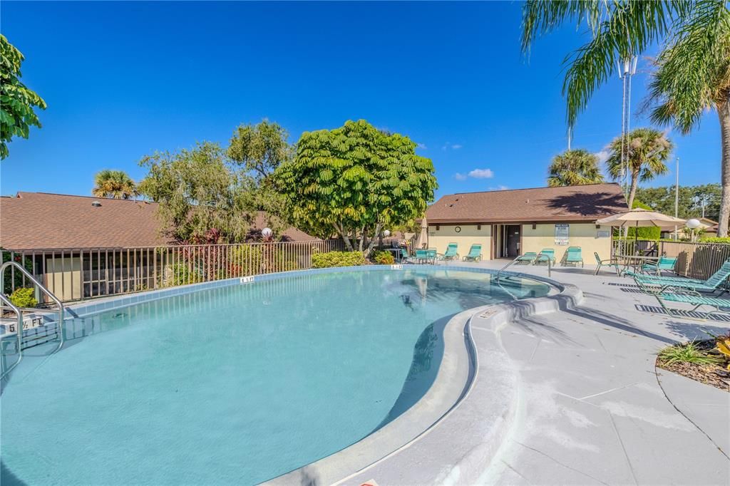 合同活跃: $192,000 (2 贝兹, 2 浴室, 970 平方英尺)