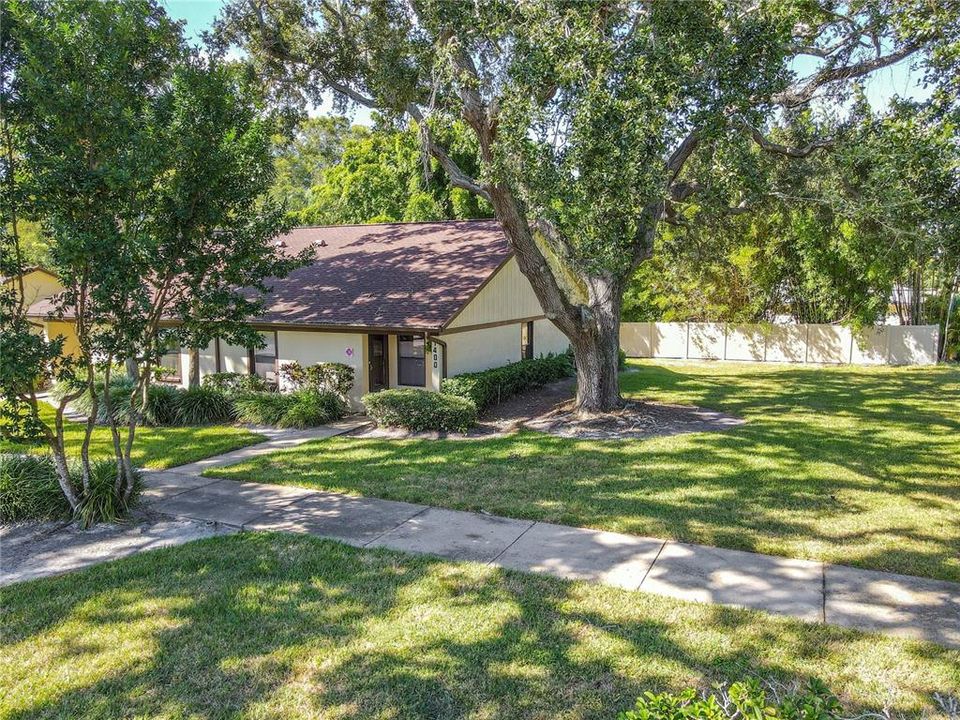 合同活跃: $192,000 (2 贝兹, 2 浴室, 970 平方英尺)