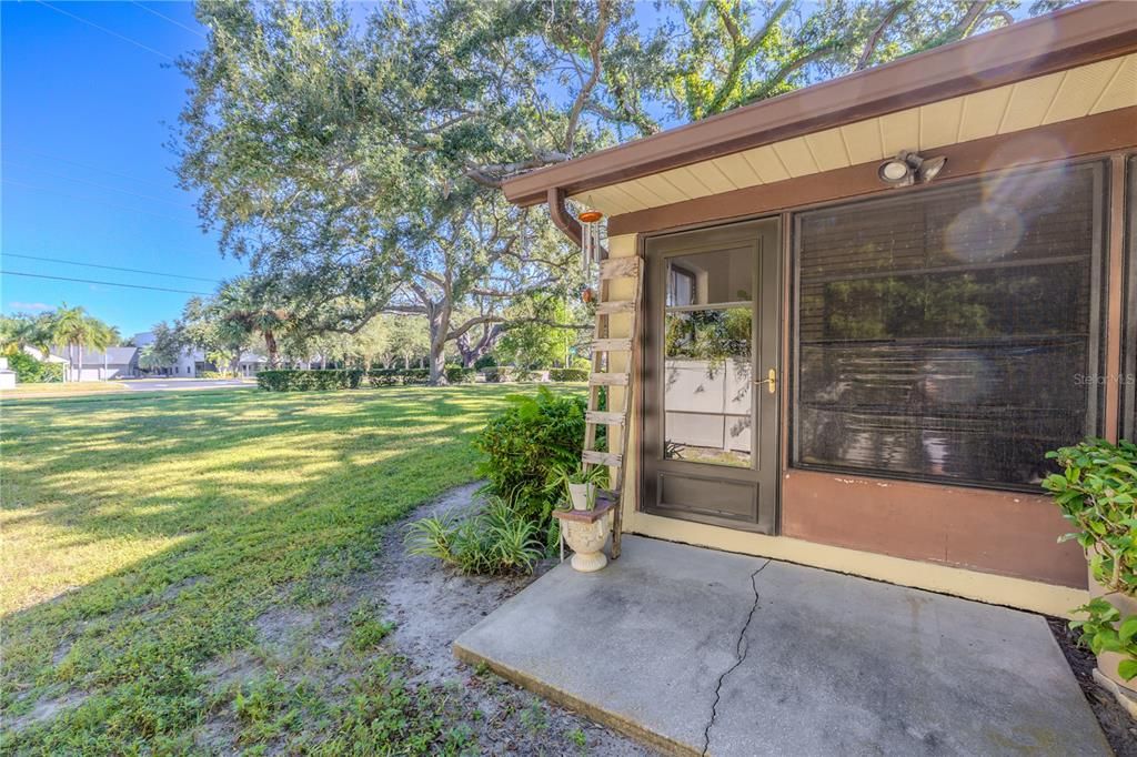 合同活跃: $192,000 (2 贝兹, 2 浴室, 970 平方英尺)