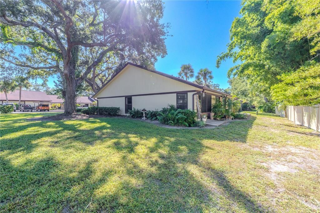 合同活跃: $192,000 (2 贝兹, 2 浴室, 970 平方英尺)