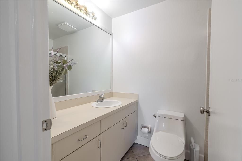 合同活跃: $192,000 (2 贝兹, 2 浴室, 970 平方英尺)