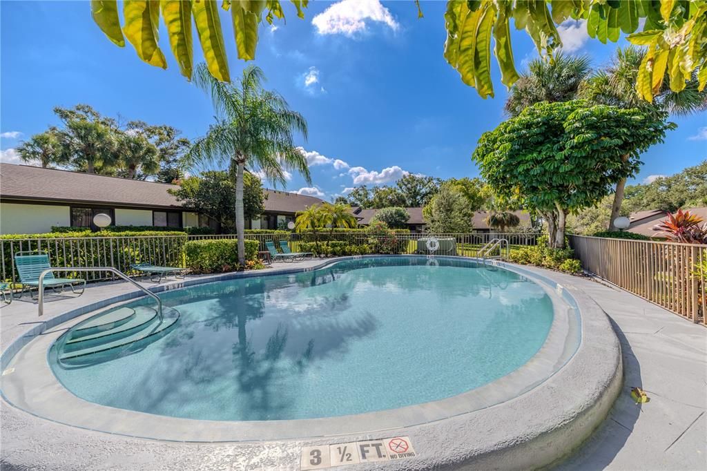 合同活跃: $192,000 (2 贝兹, 2 浴室, 970 平方英尺)