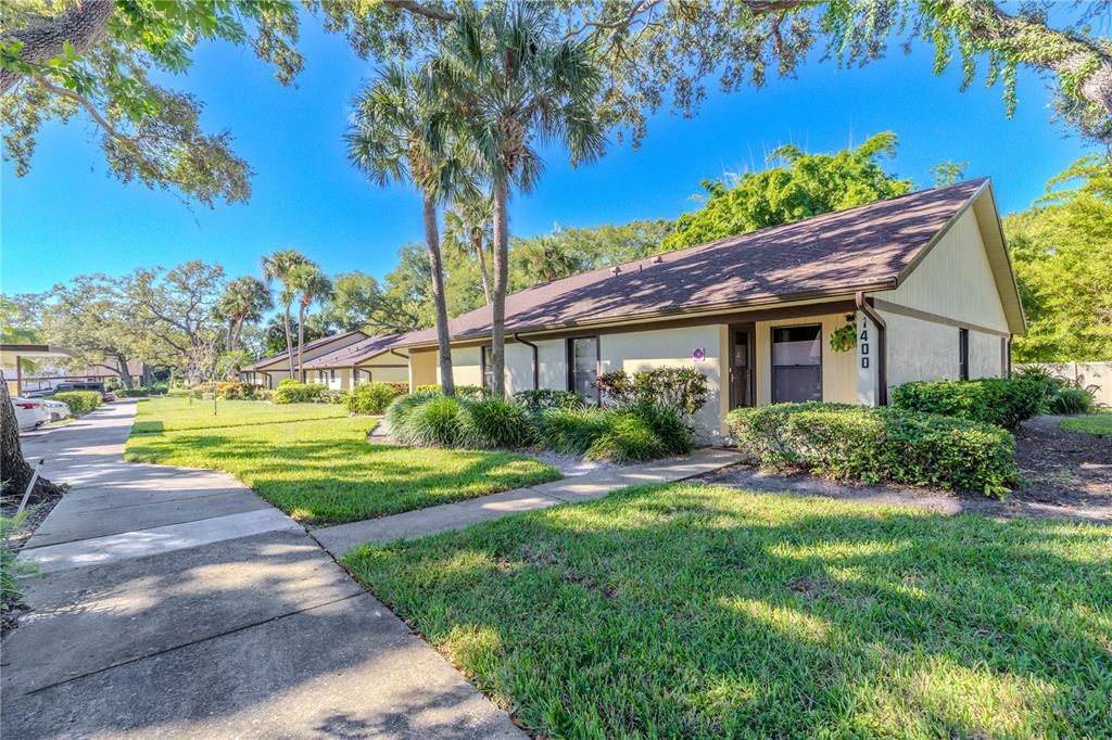 合同活跃: $192,000 (2 贝兹, 2 浴室, 970 平方英尺)