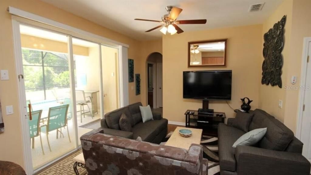 For Sale: $409,000 (6 beds, 5 baths, 2724 Square Feet)